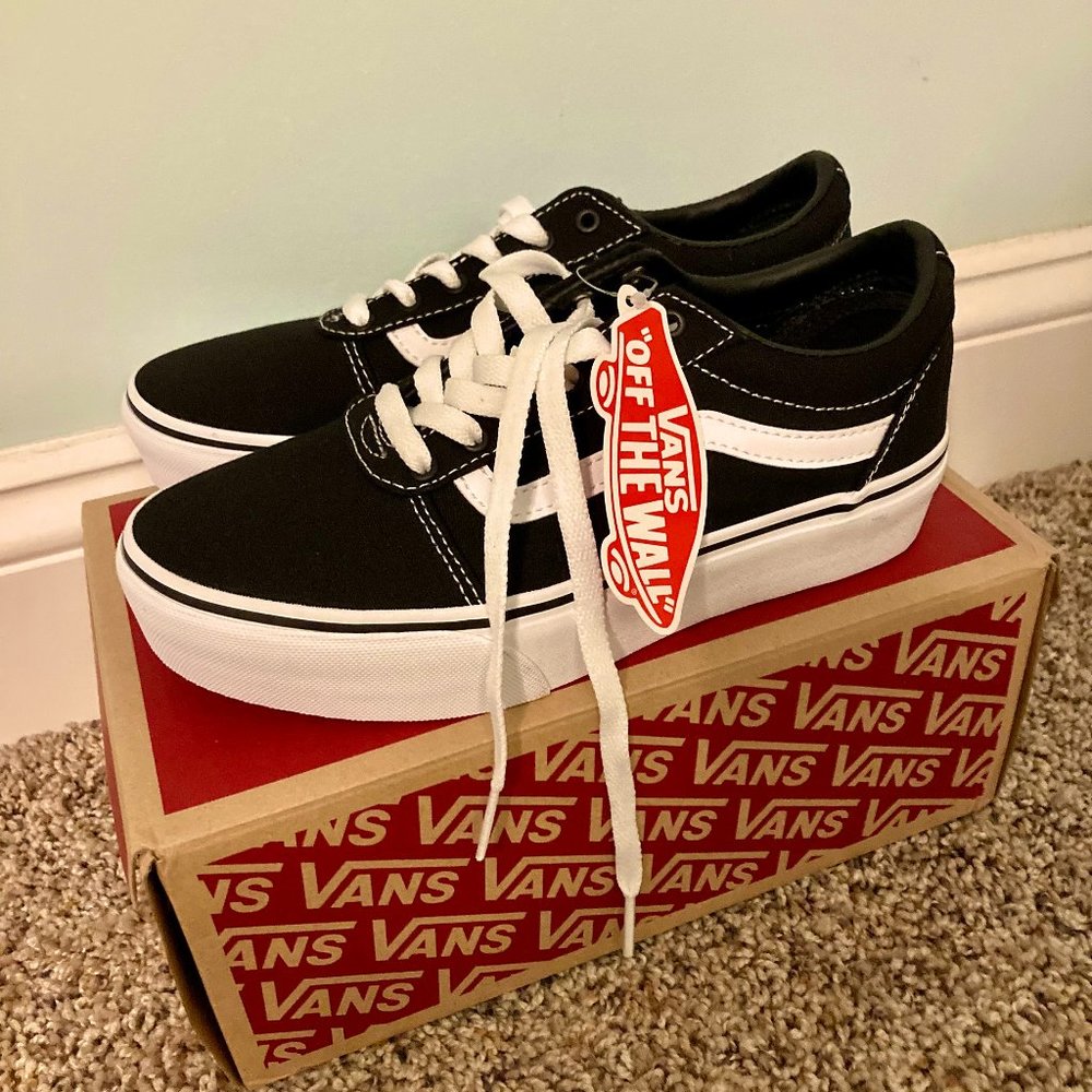 VANS Ward Platform Sneaker Size 4
